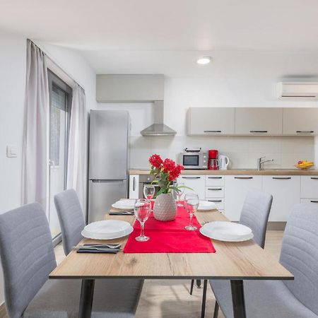 Stunning Apartment In Pjescana Uvala With Wifi Bagian luar foto