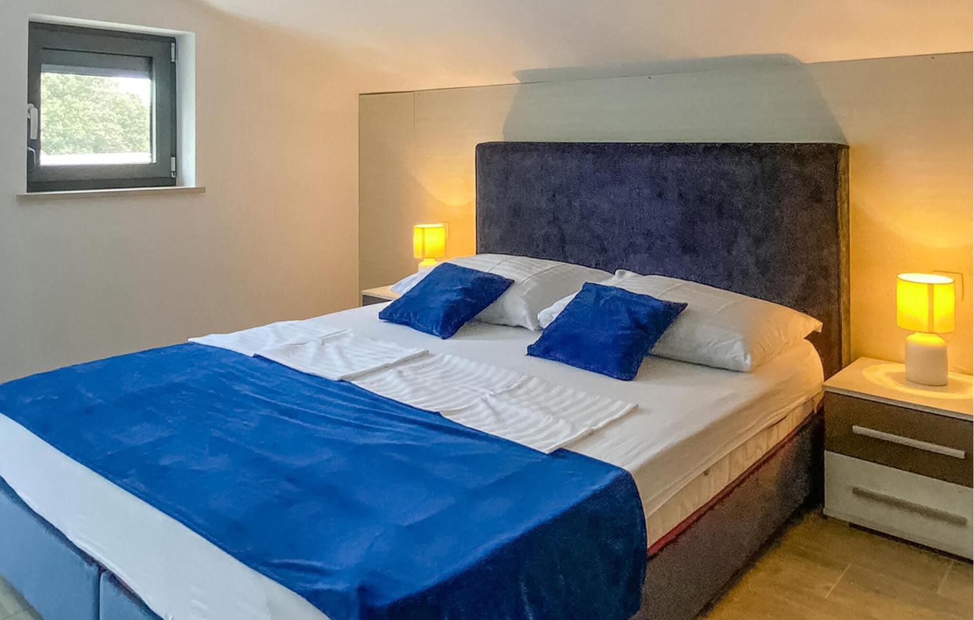 Stunning Apartment In Pjescana Uvala With Wifi Bagian luar foto