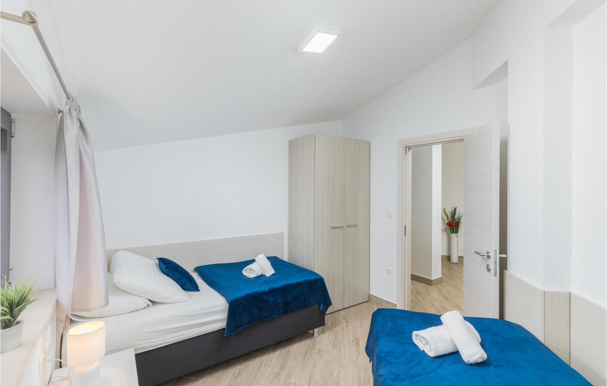 Stunning Apartment In Pjescana Uvala With Wifi Bagian luar foto